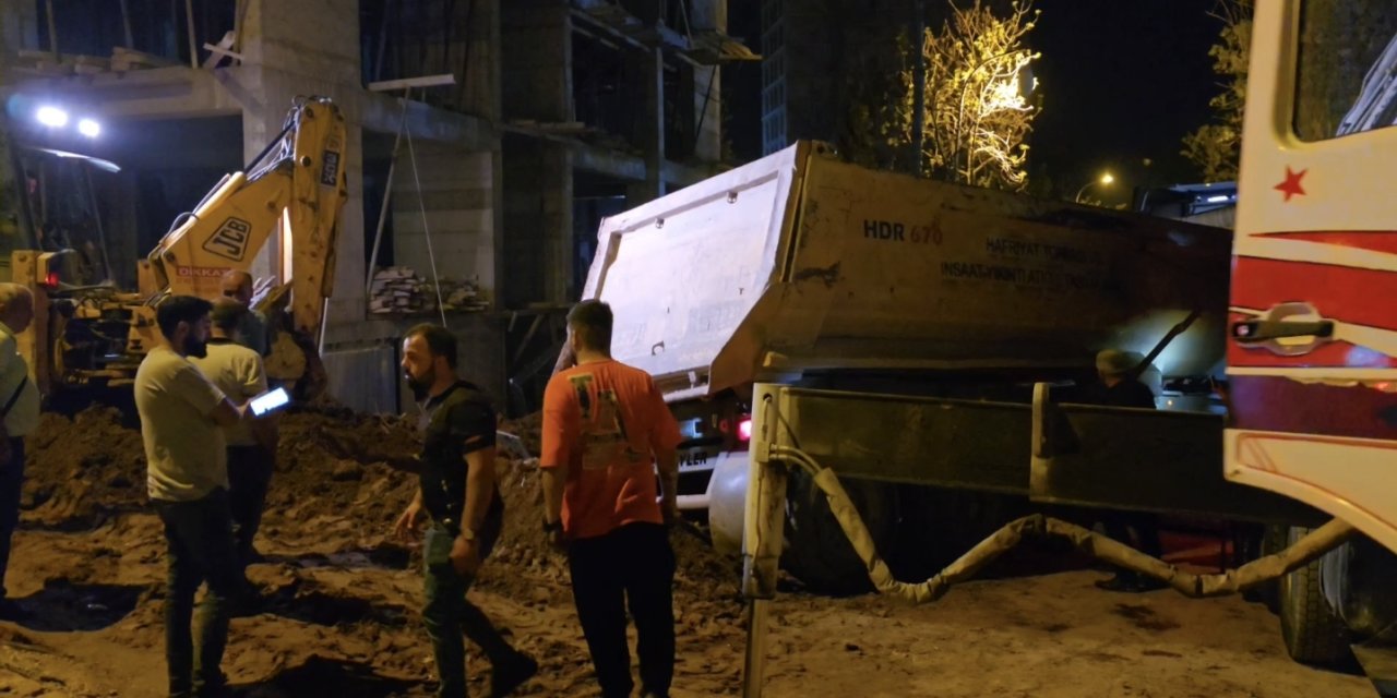 İstanbul-kartal'da Devrilen Hafriyat Kamyonunun Altında Kalan İşçi Öldü