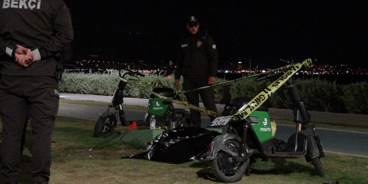 Kordon Sahili'nde, Çimlerde Ceset Bulundu