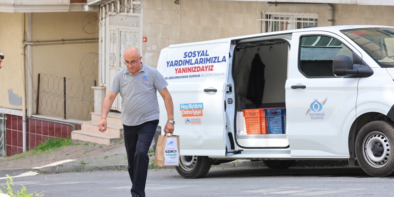Sultangazi Belediyesi İhtiyaç Sahiplerine Sıcak Yemek Dağıtıyor
