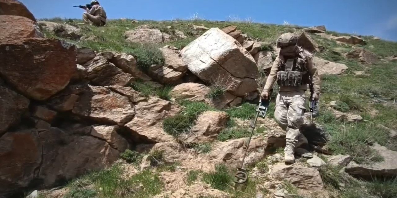 Bitlis'te Teröristlere Ait Patlayıcı Ele Geçirildi