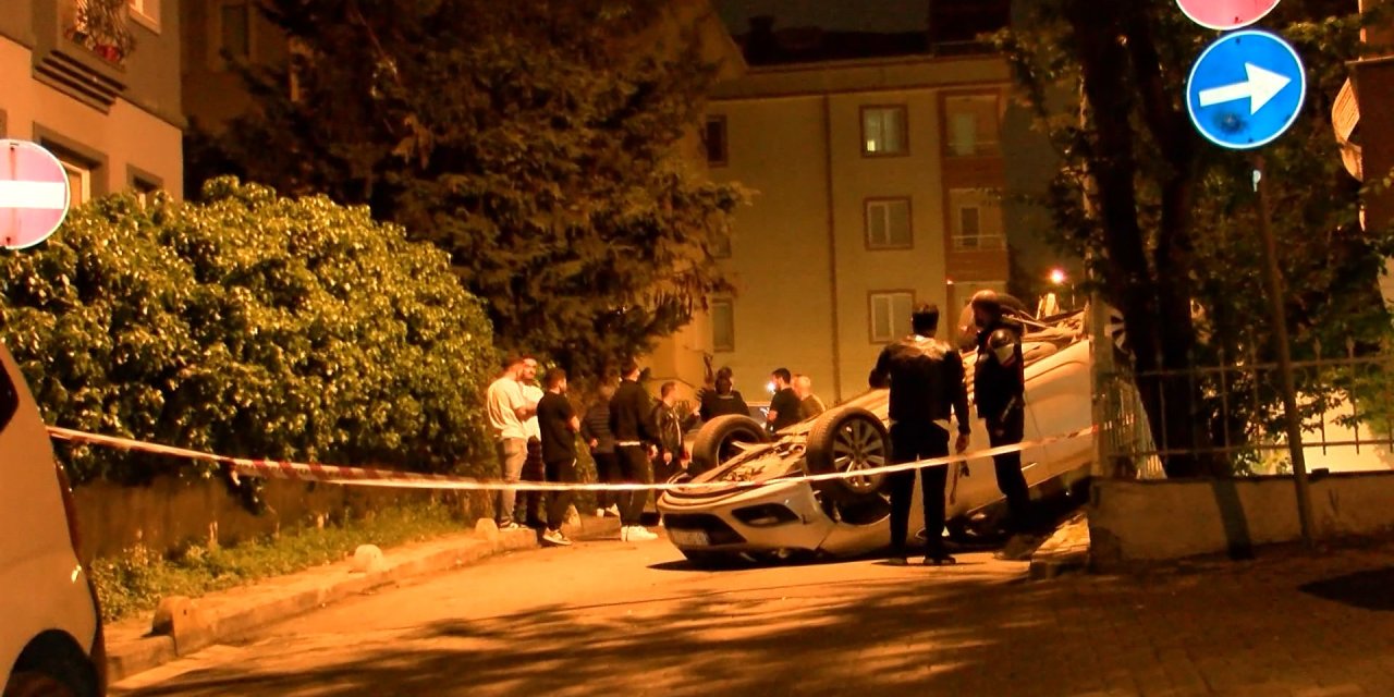 İstanbul- Üsküdar'da Park Halindeki Araca Çarpan Otomobil Takla Attı