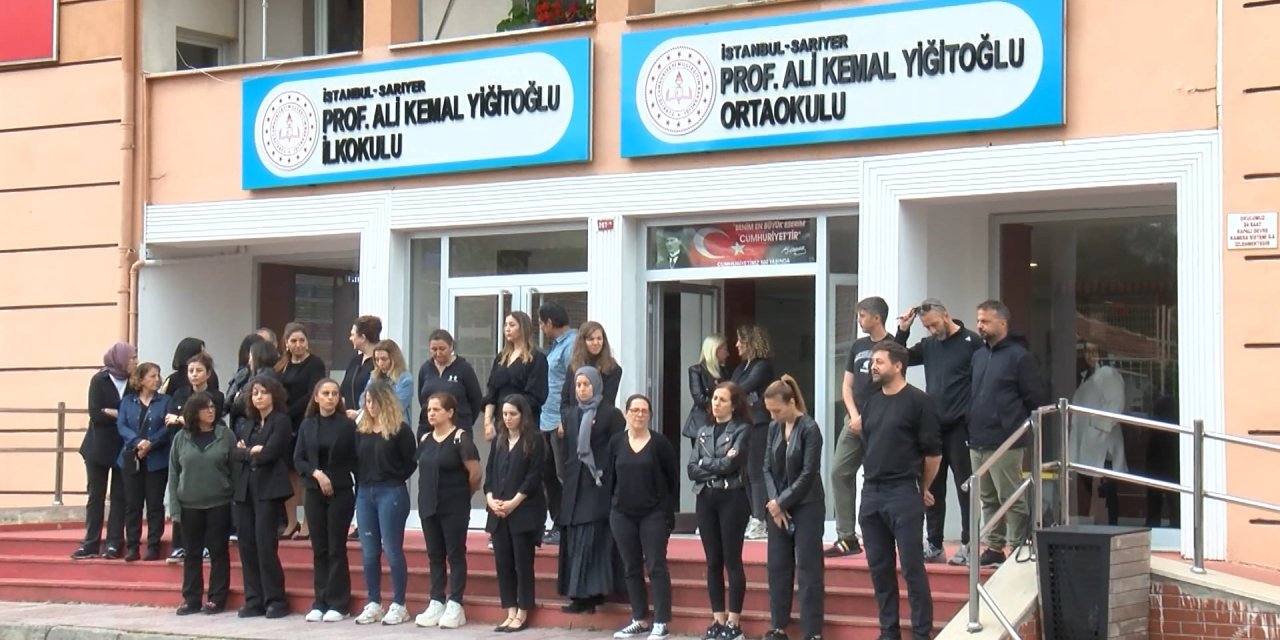 İstanbul - Sarıyer’de Öğretmenin Darbedildiği Okulda Öğretmen Ve Öğrencilerden Protesto