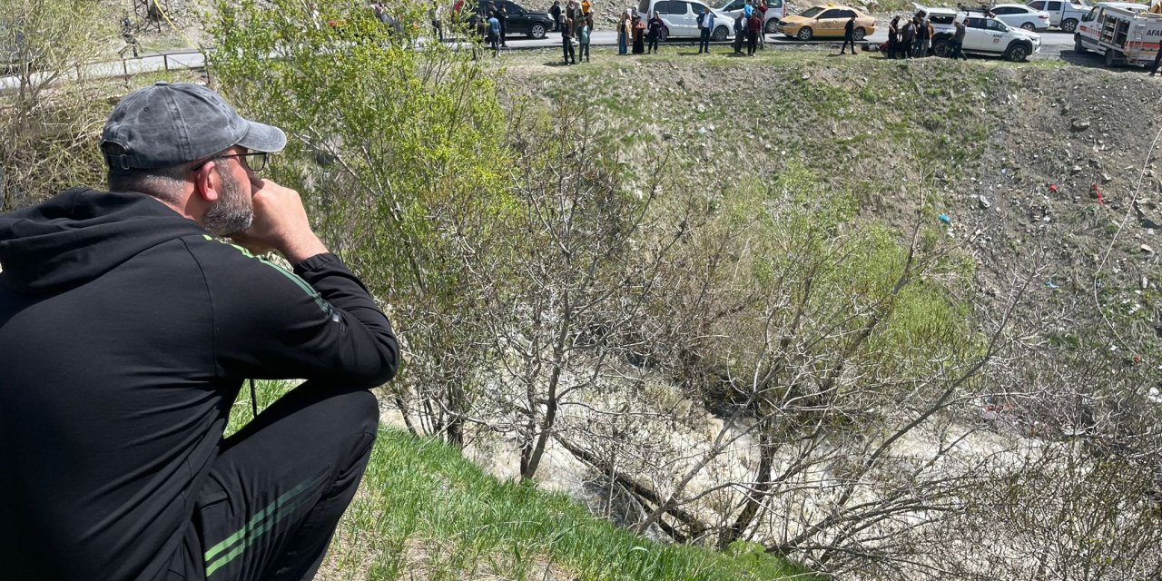 Köprüden Geçerken Dereye Düşüp Kayboldu
