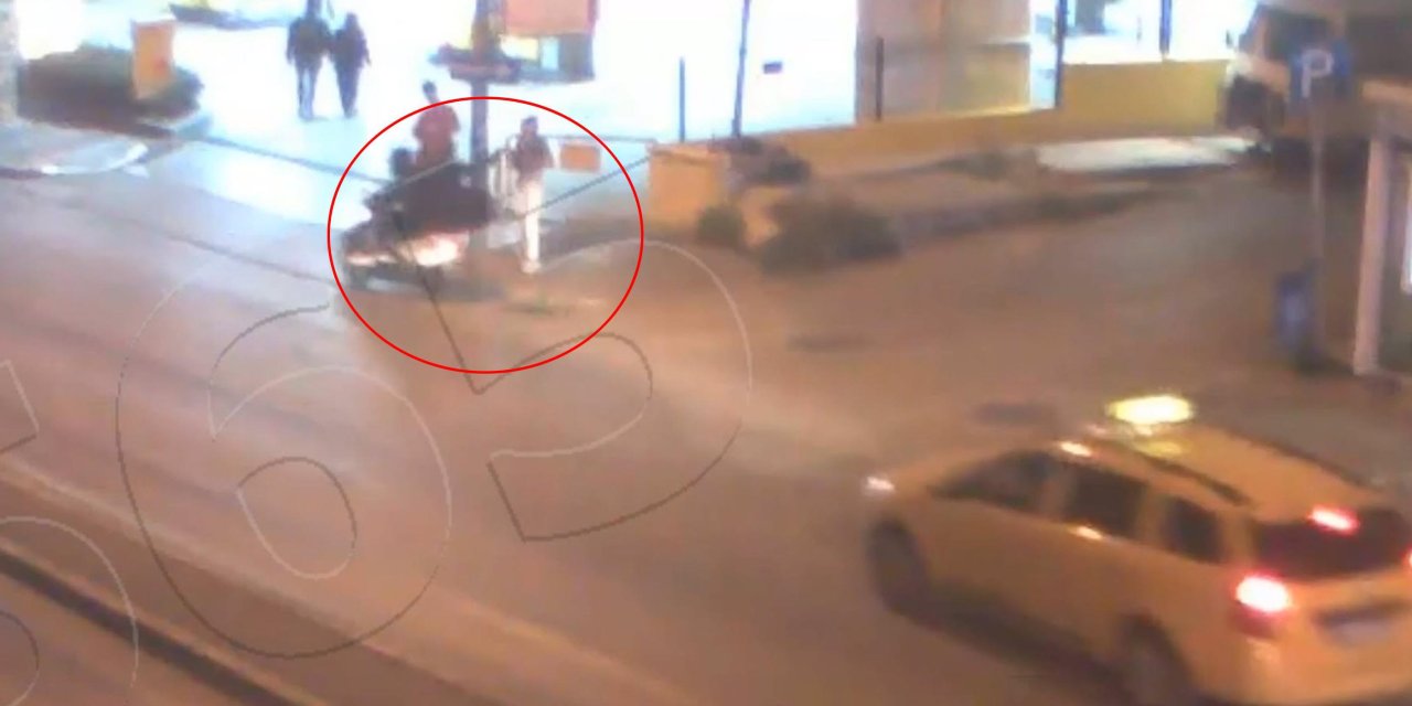 İzmir'de Motosikletle Cep Telefonu Kapkaçı Kamerada