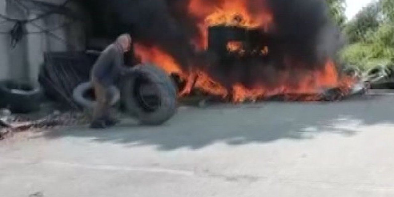 Küçükçekmece Gümrük Yolundaki Tır Garajında Kulübe Alev Alev Yandı