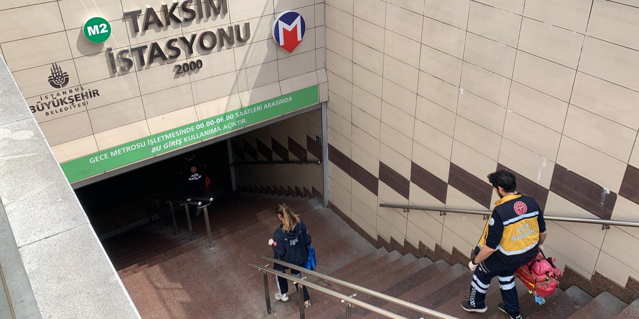 İstanbul - Taksim Metrosunda Raylara Atladı, Yara Almadan Kurtarıldı