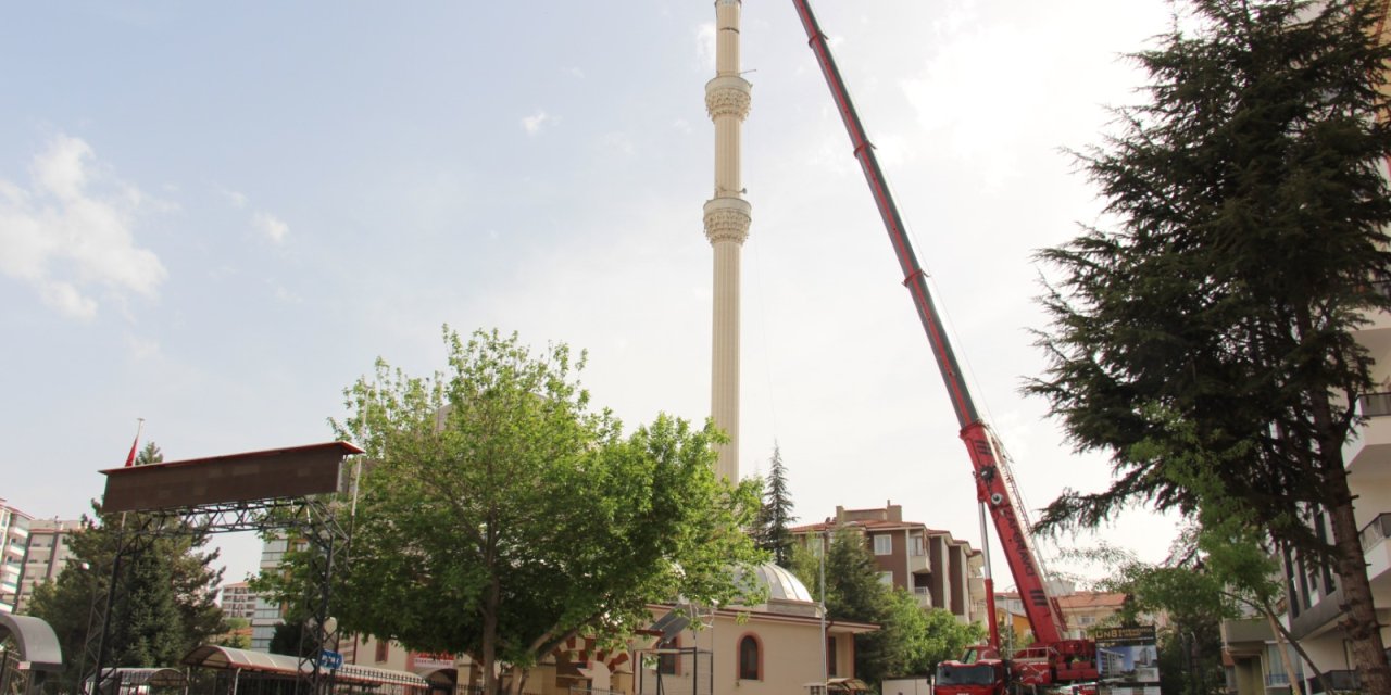 Fırtınada Hasar Gören Minarenin Sökümüne Başlandı