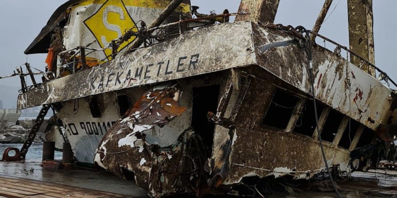 Batan 'Kafkametler' Gemisinin Kaptan Köşkü Denizden Çıkarıldı