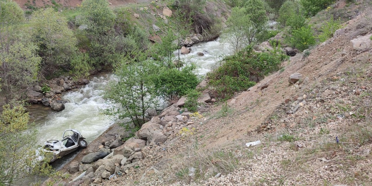 Giresun'da Otomobil Dereye Yuvarlandı; Karı- Kocayı Ölüm Ayırdı