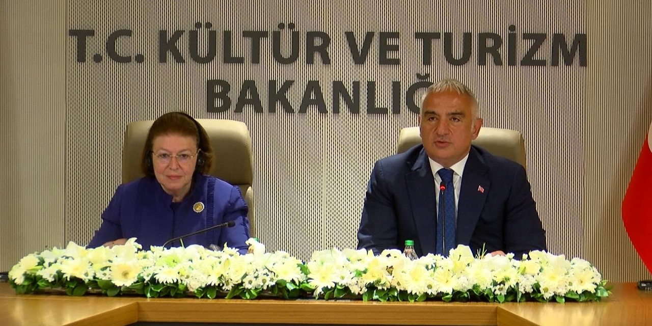 İstanbul-turizm Bakanı Ersoy, Yunan Mevkidaşıyla 'Romeo Ve Juliet' Oyununun Galasında Bir Araya Geldi