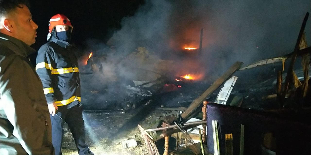 Gölcük'te, Ahırda Çıkan Yangında 5 Büyükbaş Öldü