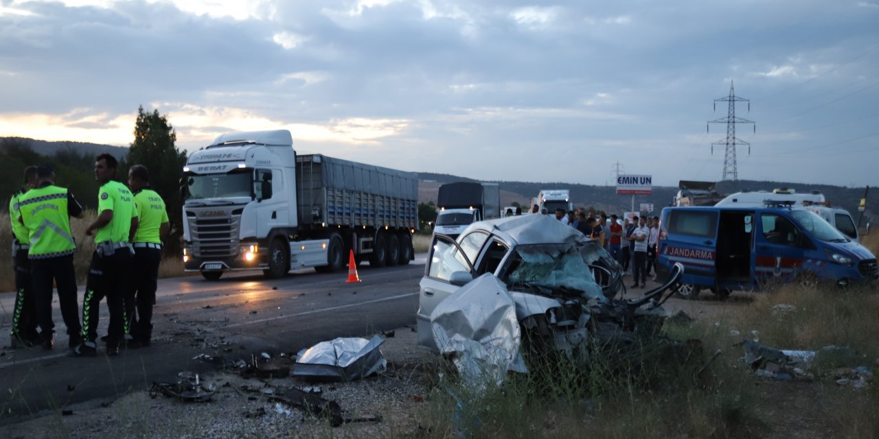 Trabzon plakalı minibüsün de karıştığı zincirleme kazada: 3 ölü, 5 yaralı