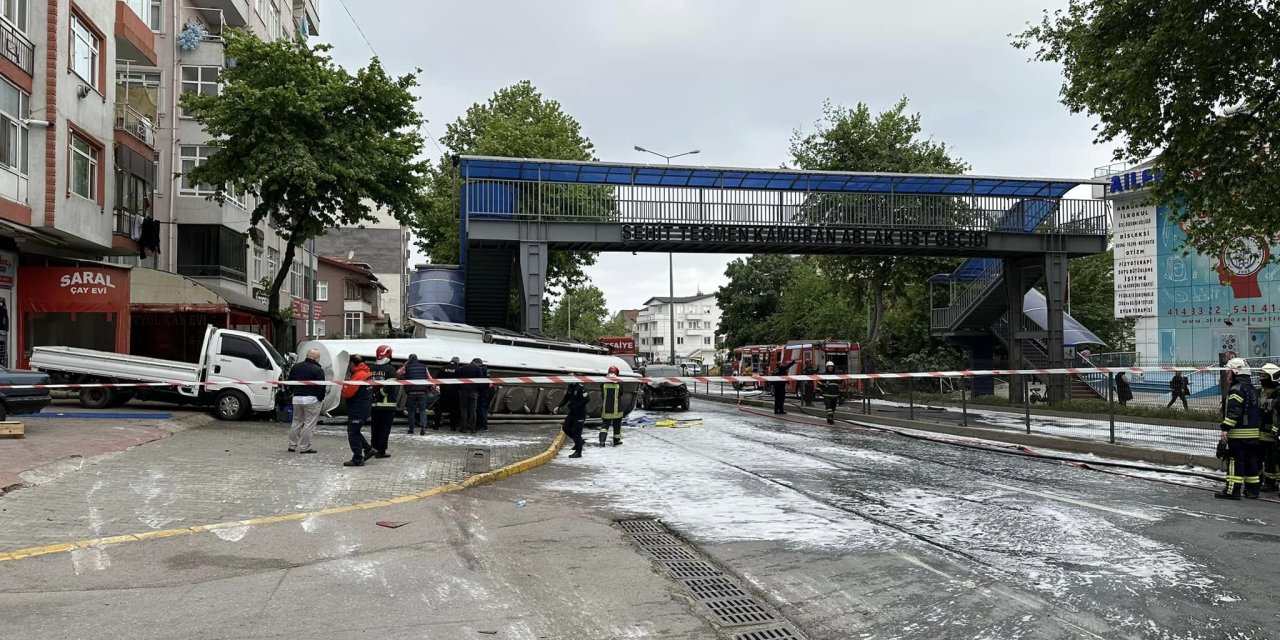 Benzin Yüklü Tanker Kaza Yaptı, Patlama Riskine Karşı Evler Boşaltıldı