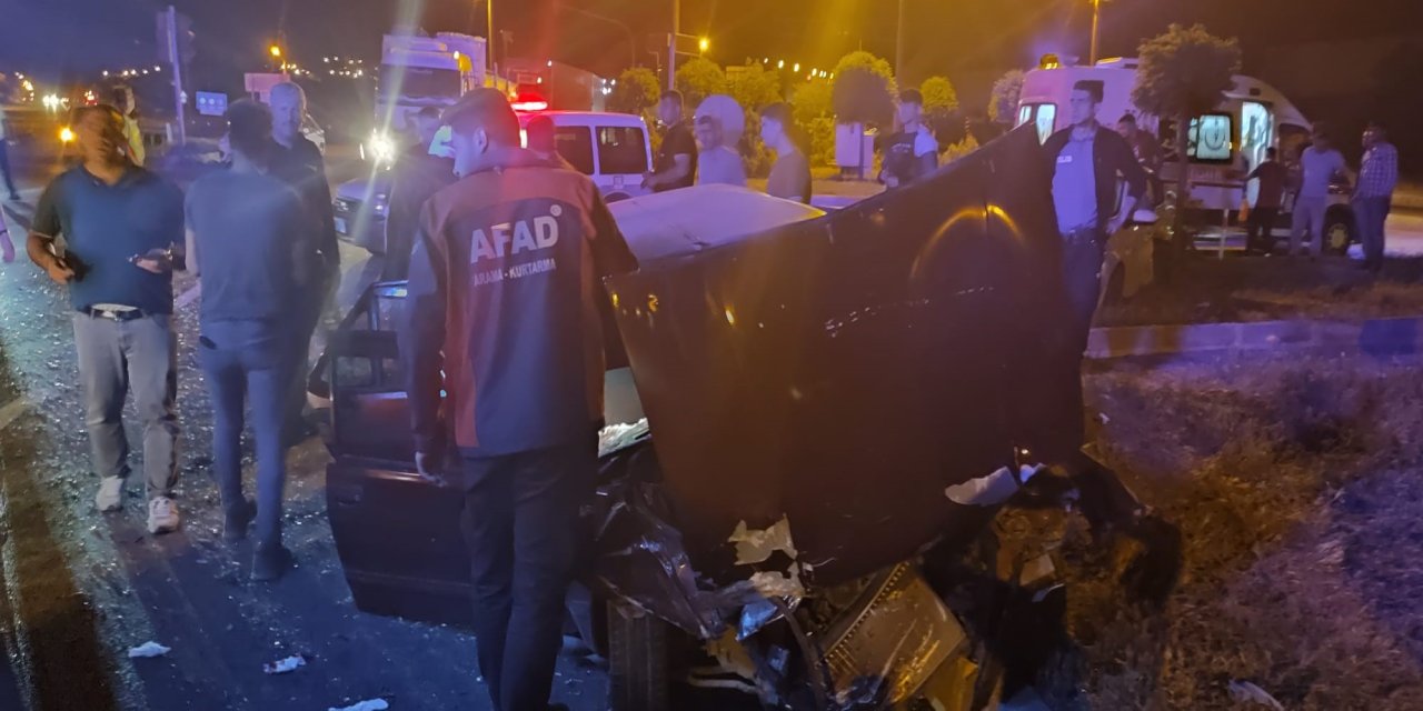 Trabzon plakalı otomobil kaza yaptı 4'ü çocuk 8 yaralı