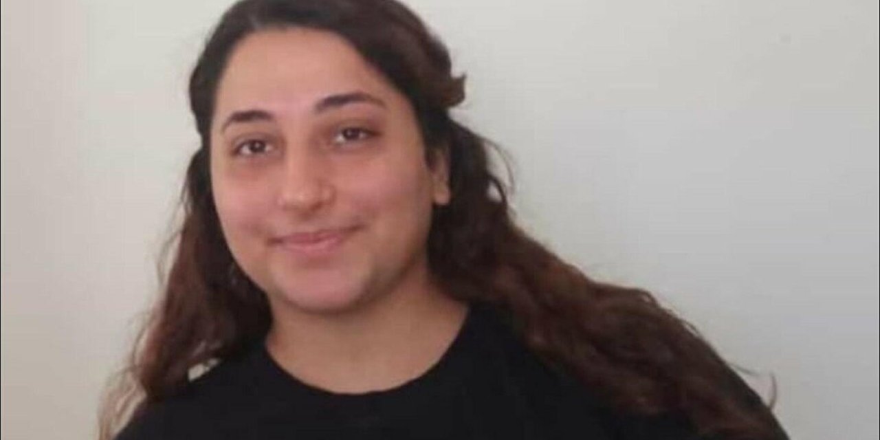 Depremde Enkazdan Yaralı Çıkarılıp Hastanedeki Tedavisinin Ardından Ayrıldığını Öğrendiği Kızını Arıyor