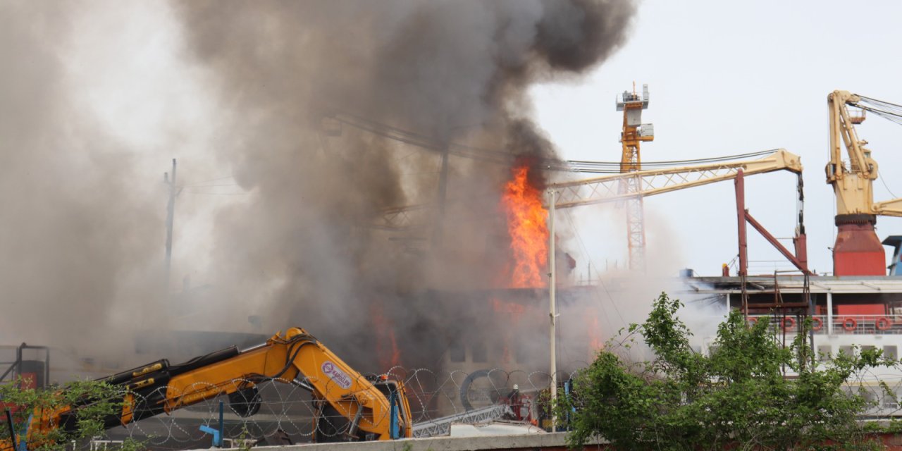 Ünye Tersanesi’nde Gemi Yangını