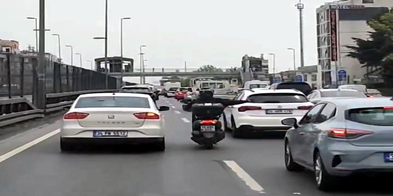 İstanbul- Avcılar D-100 Karayolunda Trafikte Kalan Ambulansa Motokurye Yol Açtı