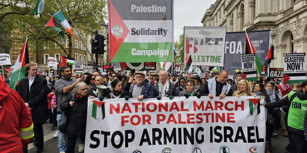 İngiltere’de Filistinlilere Destek İçin Protesto Yürüyüşü Düzenlendi