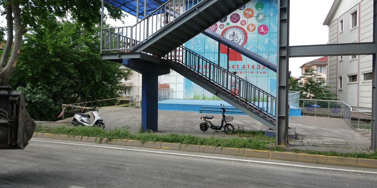 Benzin Yüklü Tanker Kaza Yaptı, Patlama Riskine Karşı Evler Boşaltıldı (5)