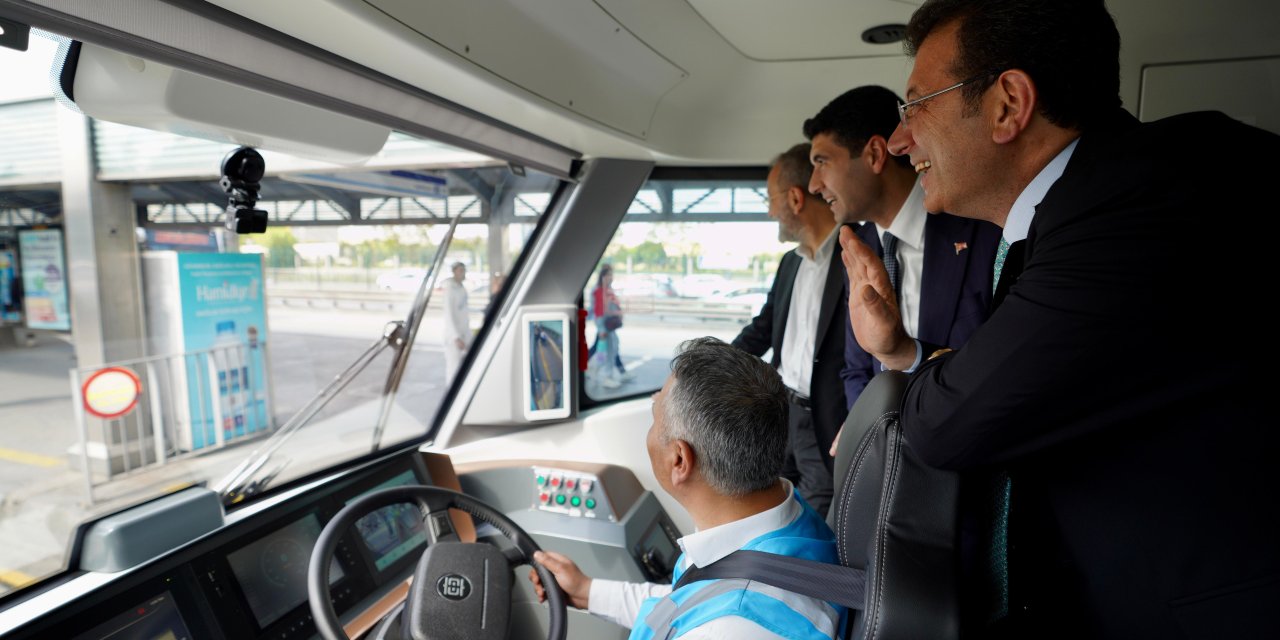 İstanbul- İmamoğlu Elektrikli Metrobüsün Test Sürüşüne Katıldı