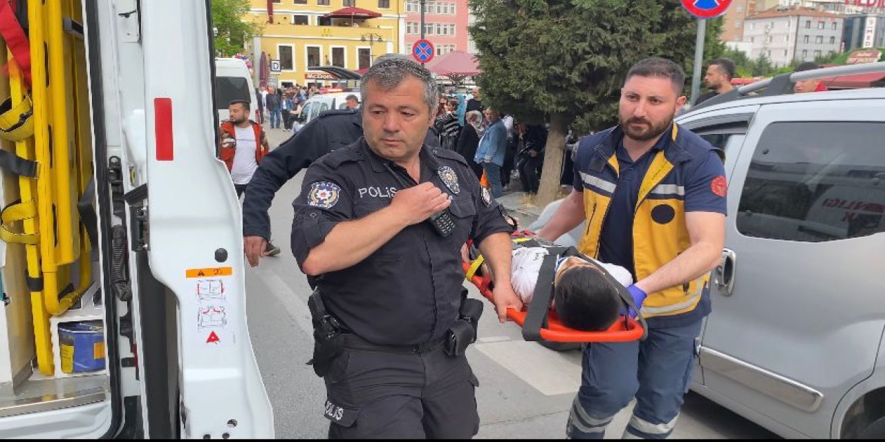 Motosikletli Kurye Mendil Satan Çocuğa Çarptı