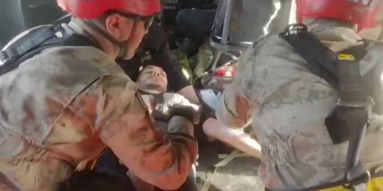 Yılanın Isırdığı Kişi, Askeri Helikopterle Alınıp, Ambulansla Hastaneye Götürüldü