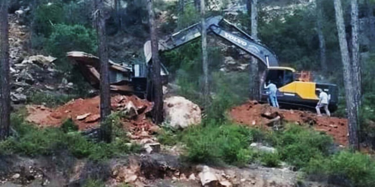 Toprak Kaydı; Devrilen İş Makinesinin Altında Kalan Operatör Öldü