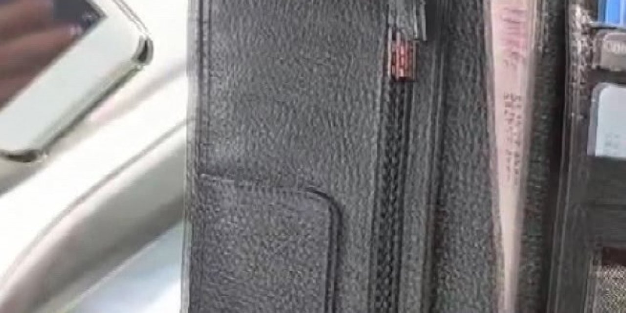 İstanbul - Güngören'de Taksi Şoförü, Aracında Bulduğu Cüzdanı Banka Aracılığıyla Bulduğu Sahibine Teslim Etti