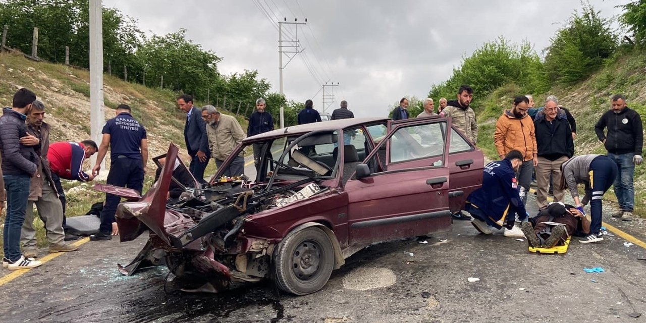 Otomobille Hafif Ticari Araç Kafa Kafaya Çarpıştı: 1 Ölü, 3 Yaralı