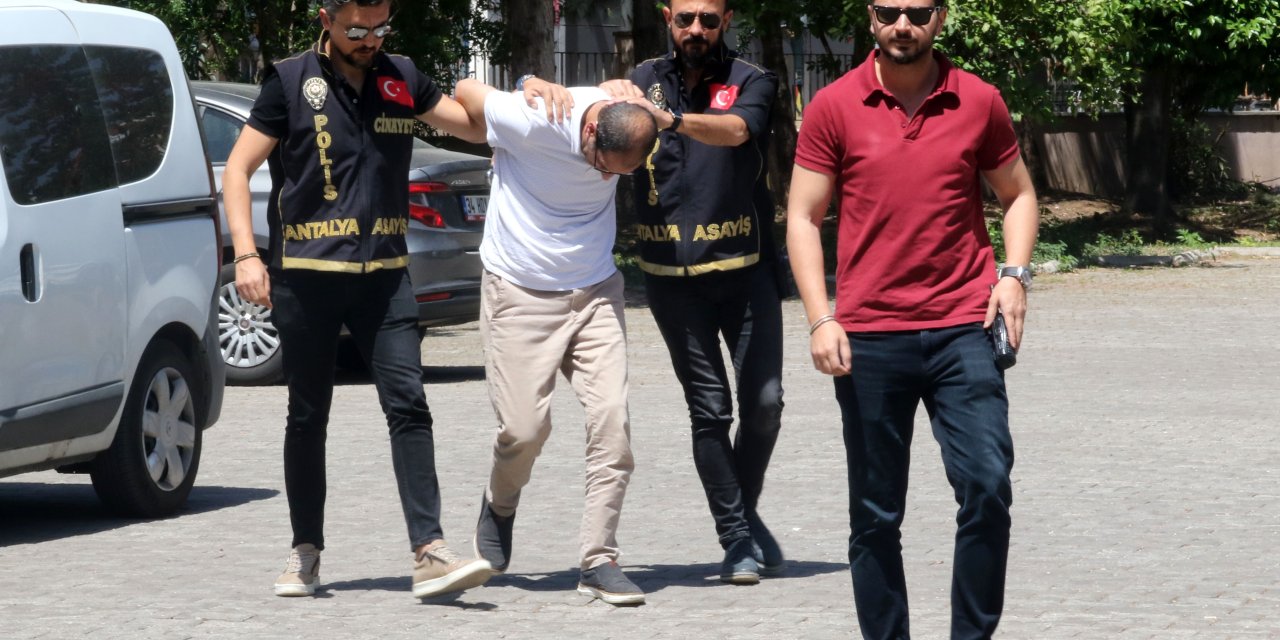 Trafikteki Tartışmada Eşi Ve Kızının Gözü Önünde Öldürüldü (2)