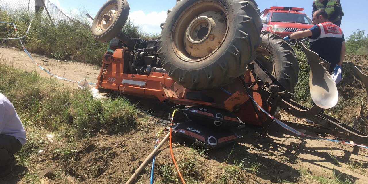 Devrilen Traktörün Altında Kalan Sürücü Öldü