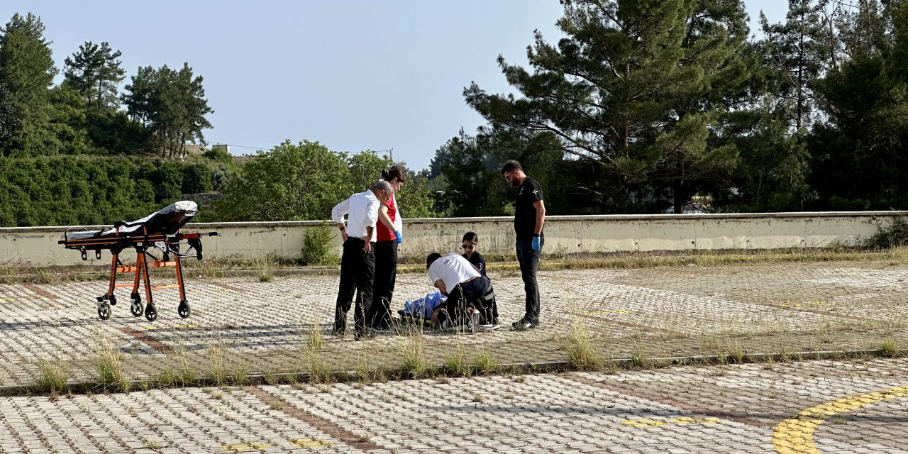 Çok Sayıda Hap İçen Kız Çocuğu Ambulans Helikopterle Hastaneye Kaldırılıp, Yoğun Bakımda Tedaviye Alındı