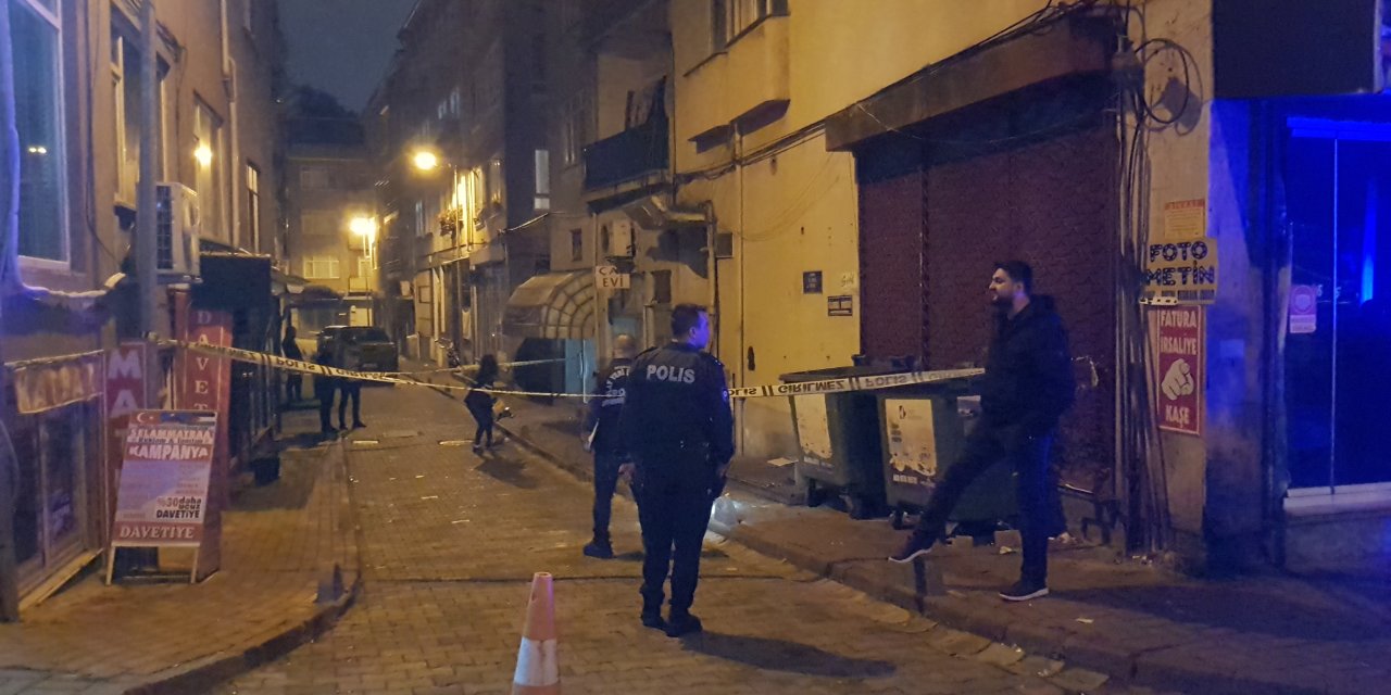 İş Yerinin Camlarını Kıran Saldırganı Tabanca İle Yaraladı