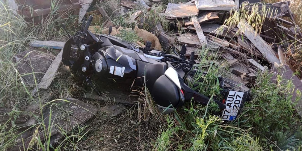 2 Aylık Evli Çift, Motosiklet Kazasında Yaralandı