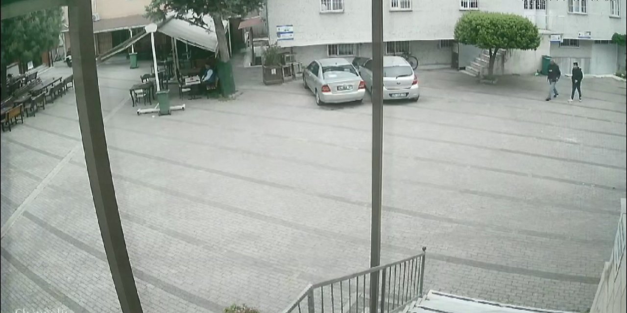 İstanbul - Küçükçekmece'de Para Verme Vaadiyle Kandırdığı Çocuğun Telefonunu Çaldı