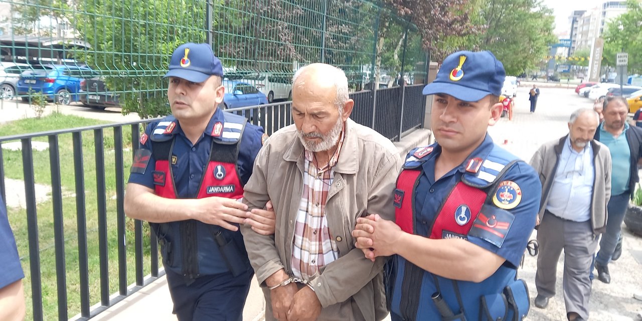 Kara Yolunda Canlı Yayın Yaparken Kamyonet Çarpmıştı; Kurtarılamadı (2)