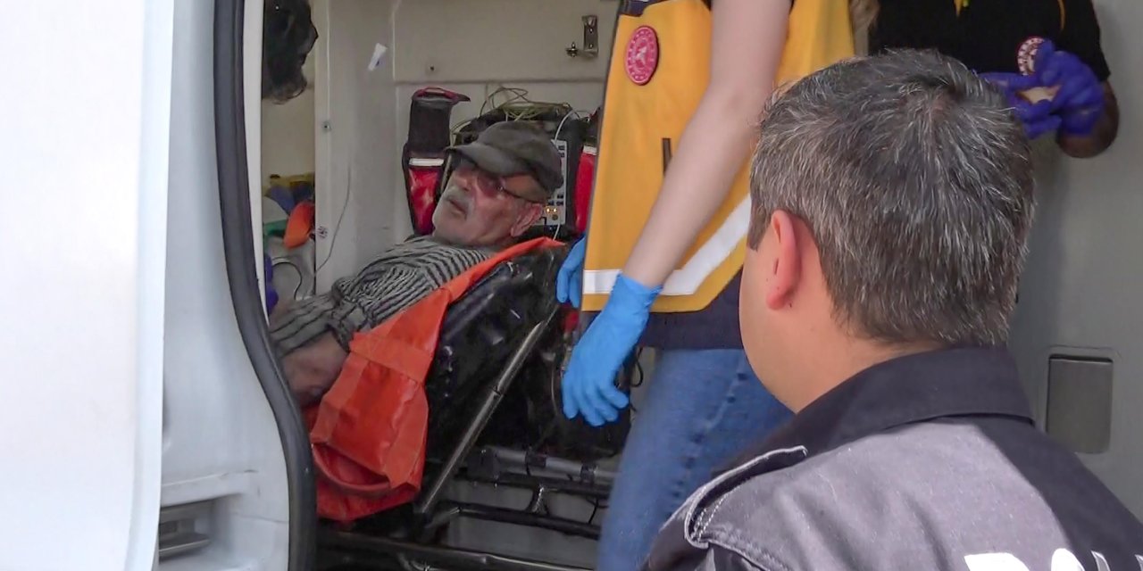 Metruk Binada Üzerine Duvar Yıkıldı, Komşuları Kurtardı