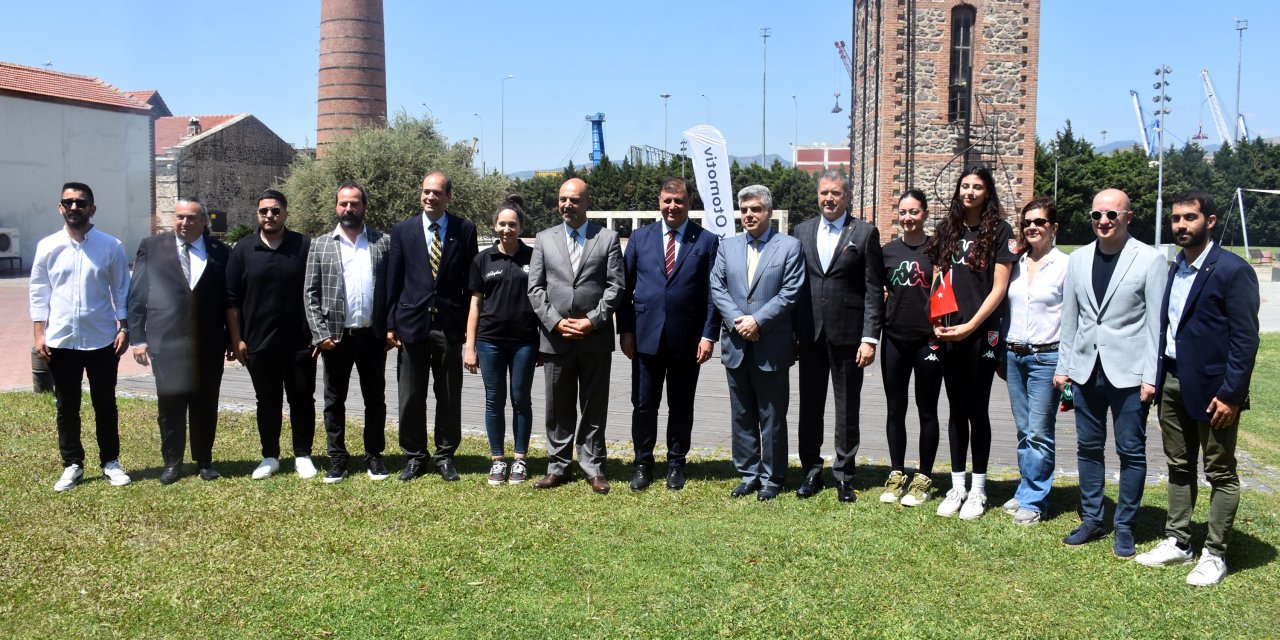 Voleybolda İzmirliler Sakız Adası'nda Spor Ve Dostluk Rüzgarı Estirecek