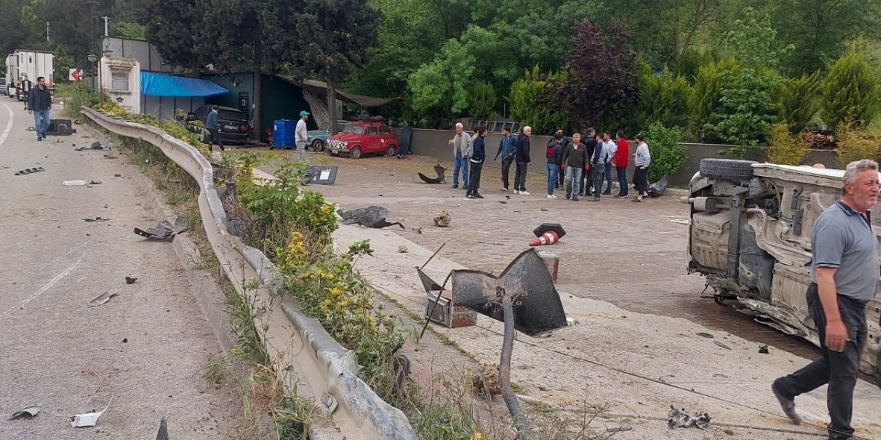 Cipin Arkadan Çarptığı Otomobilden Savrulan Kadın Öldü, 1'i Bebek 7 Kişi Yaralı