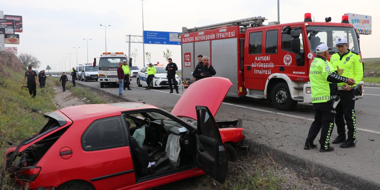 Kayseri'de Şarampole Devrilen Otomobilin Sürücüsü Öldü