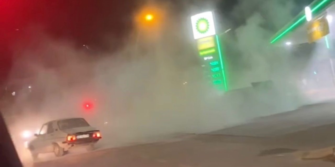 Seyir Halindeki Otomobil Petrol İstasyonunun Dibinde Yandı, Faciadan Dönüldü