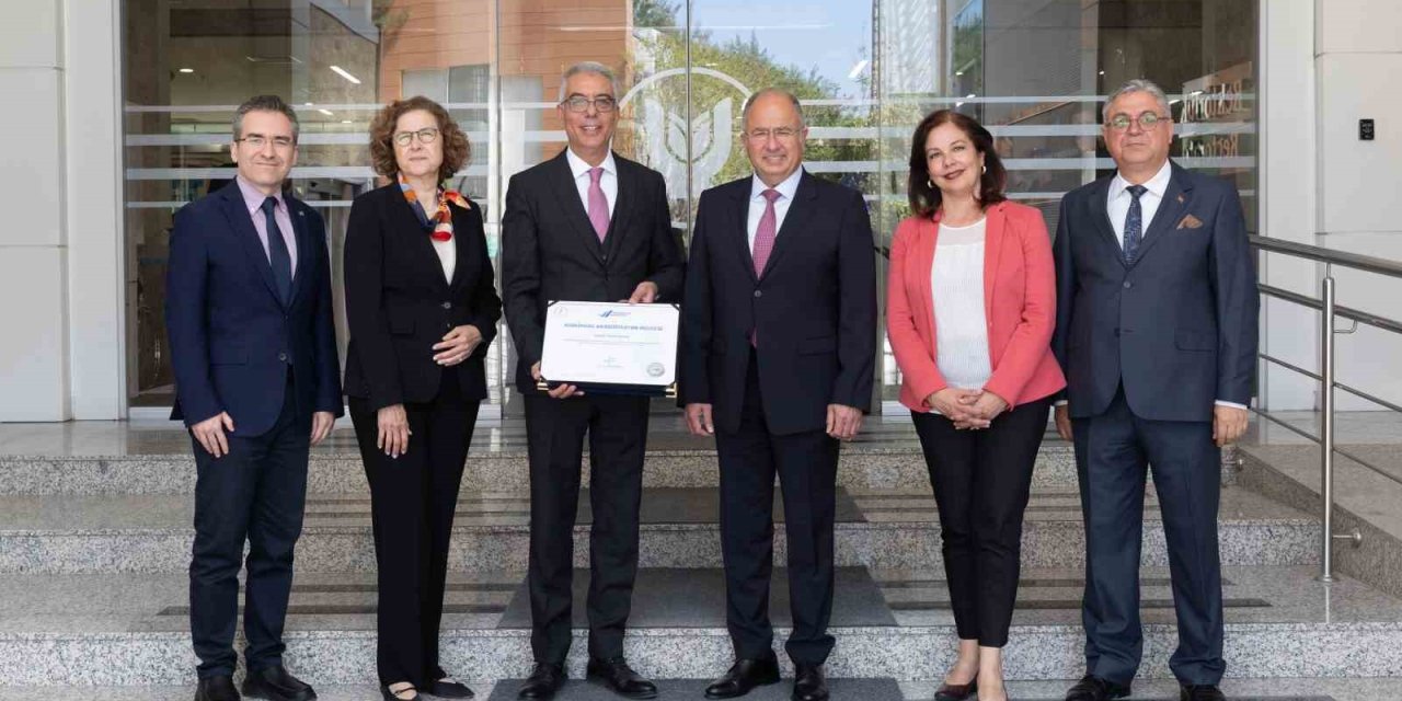 Yaşar Üniversitesine Yökak’tan Kurumsal Akreditasyon