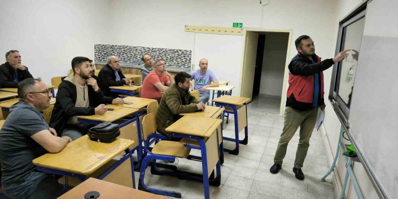 Emet’te Üreticilere Meyve Ağaçlarında Aşılama Ve Budama Kursu