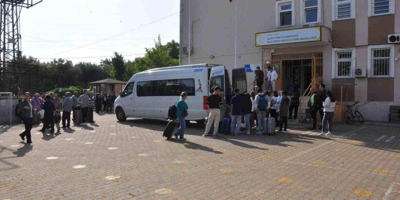 Salihlili Öğrenciler Staj Yerlerine Uğurlandı