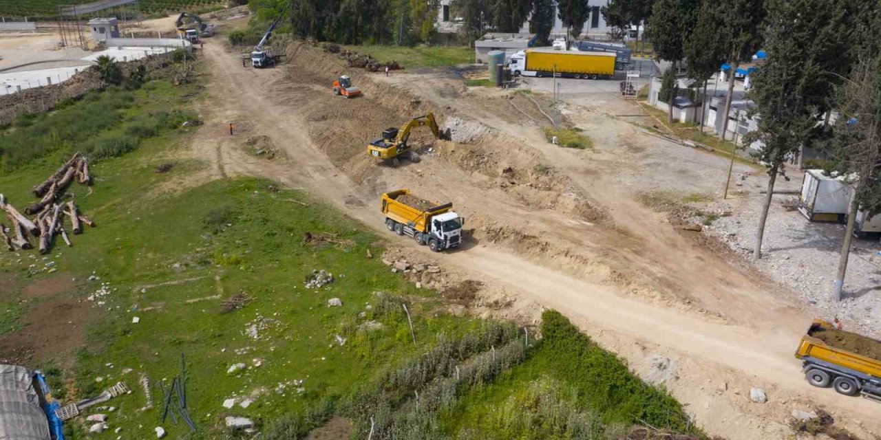 Lojistik Merkezi İçin Yol Yapım Çalışmaları Sürüyor