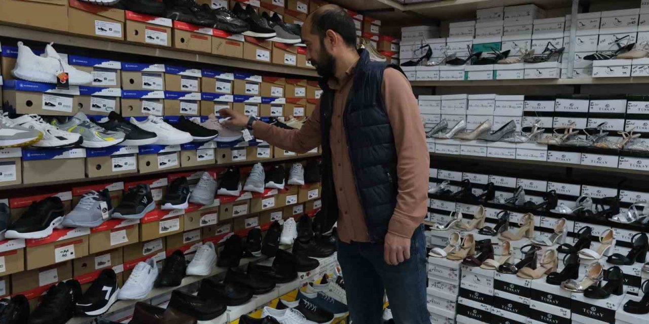 Eskişehir’de Yazlık Ayakkabılar Raflarda Yerini Aldı