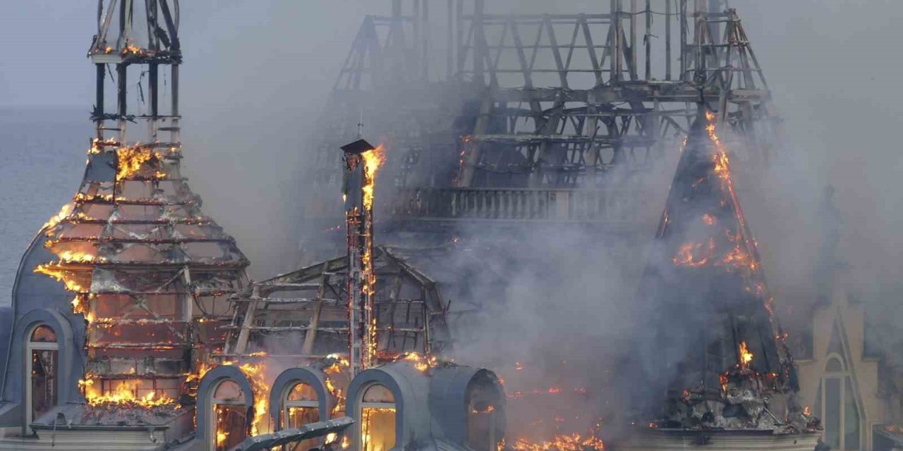 Rusya, Ukrayna’daki “Harry Potter Kalesi”ni Vurdu