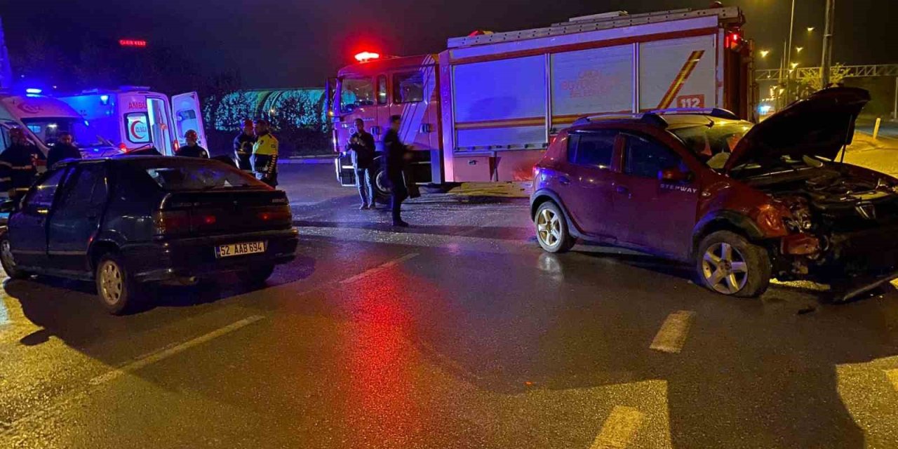 Ordu’da 2 Otomobilin Çarpıştığı Kazada 1’i Ağır 5 Kişi Yaralandı