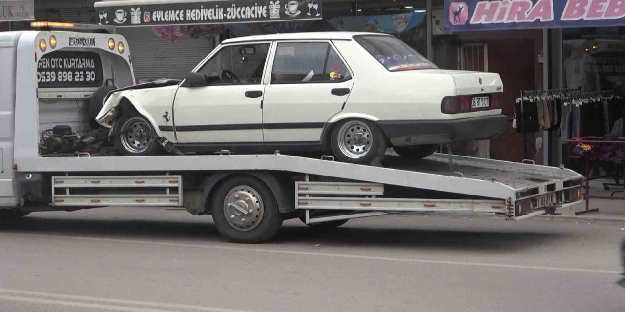 Adana’da Otomobil Dükkana Girdi: 2 Yaralı