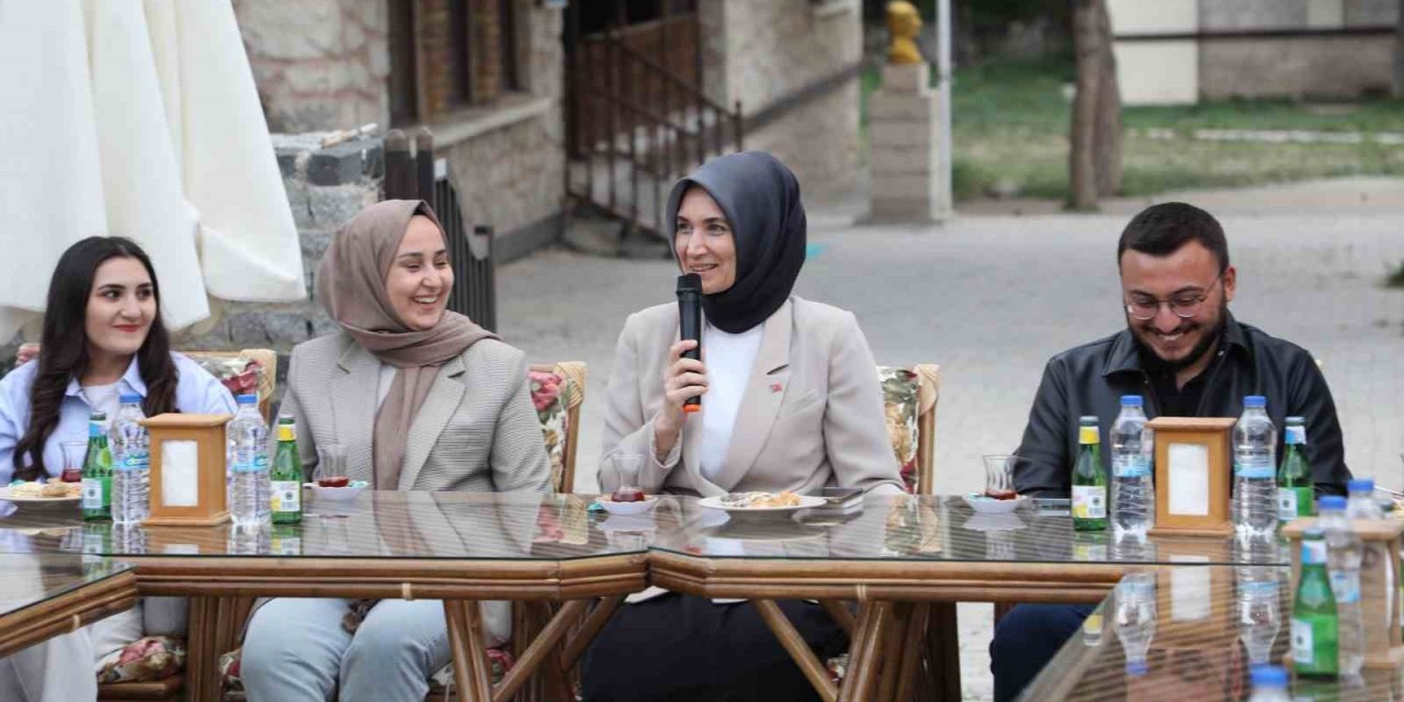 Vali Yiğitbaşı, Frigya’nın Tanıtımı İçin Öğrencileri Dinledi